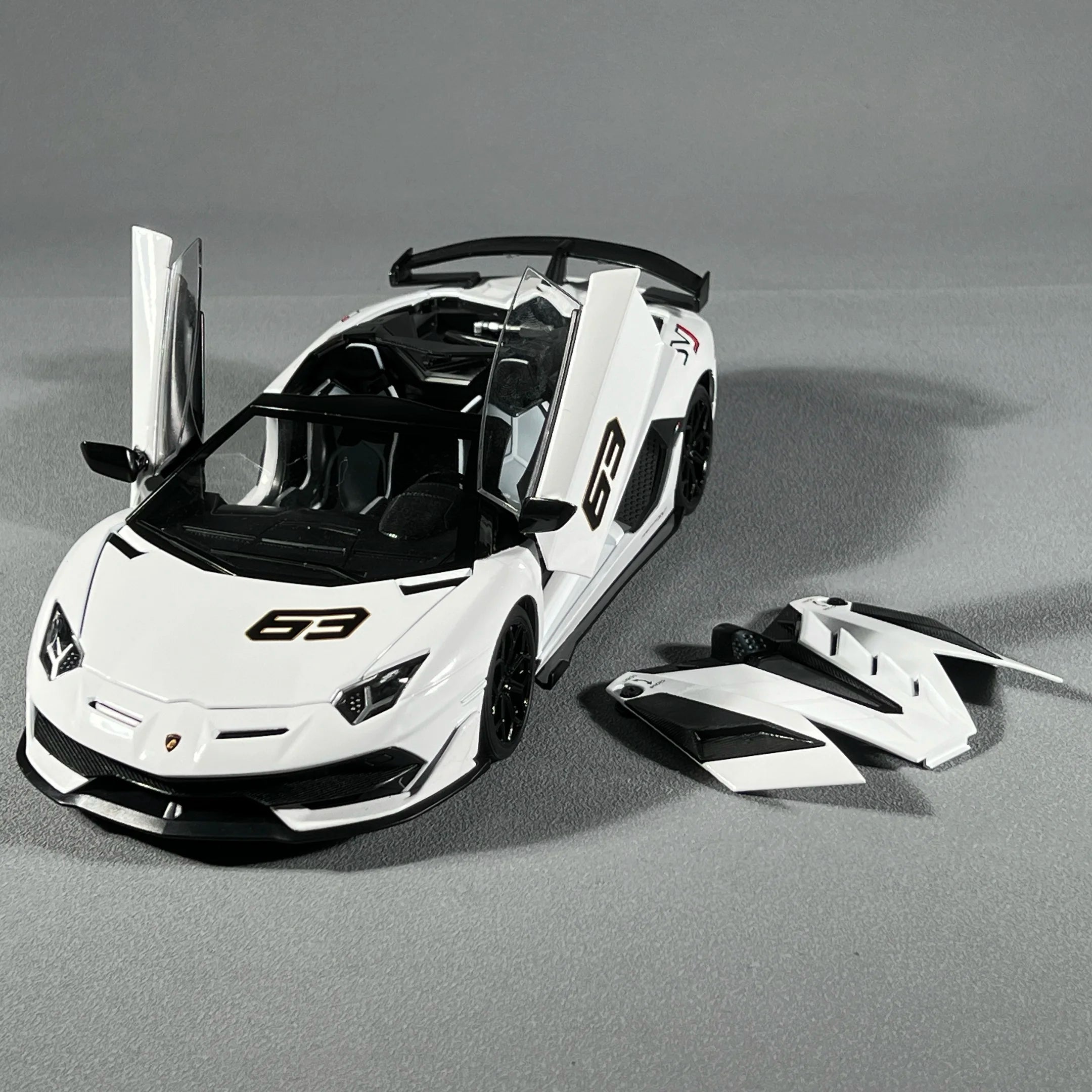 Lamborghini Aventador SVJ 1:18